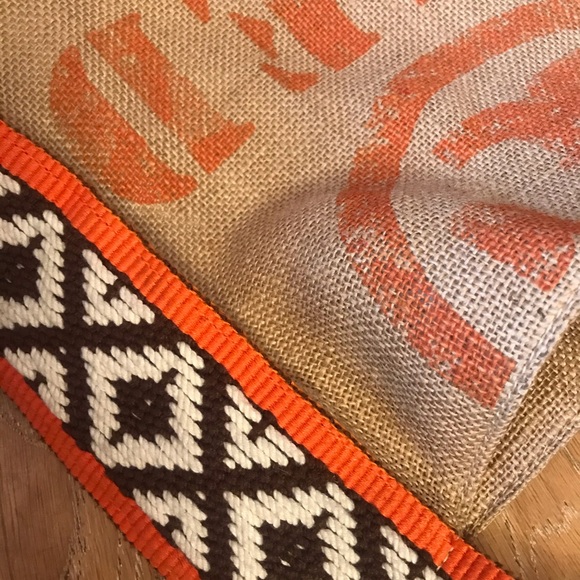 TORY BURCH FEED Crossbody for Holt Renfrew - Picture 5 of 7